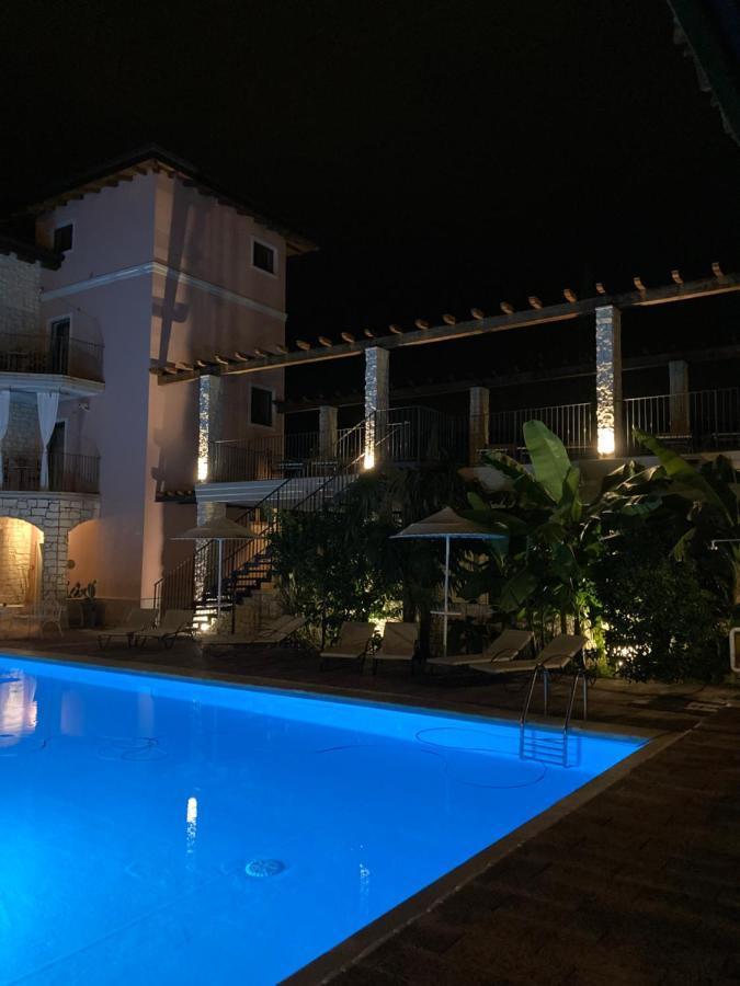 リーヴァ・デル・ガルダ Residenza Le Due Torriアパートホテル エクステリア 写真