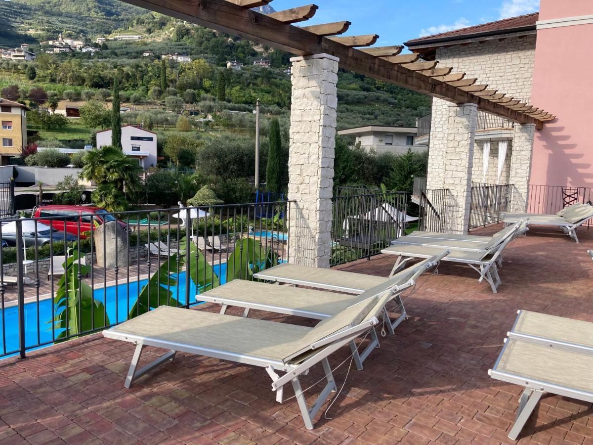 リーヴァ・デル・ガルダ Residenza Le Due Torriアパートホテル エクステリア 写真