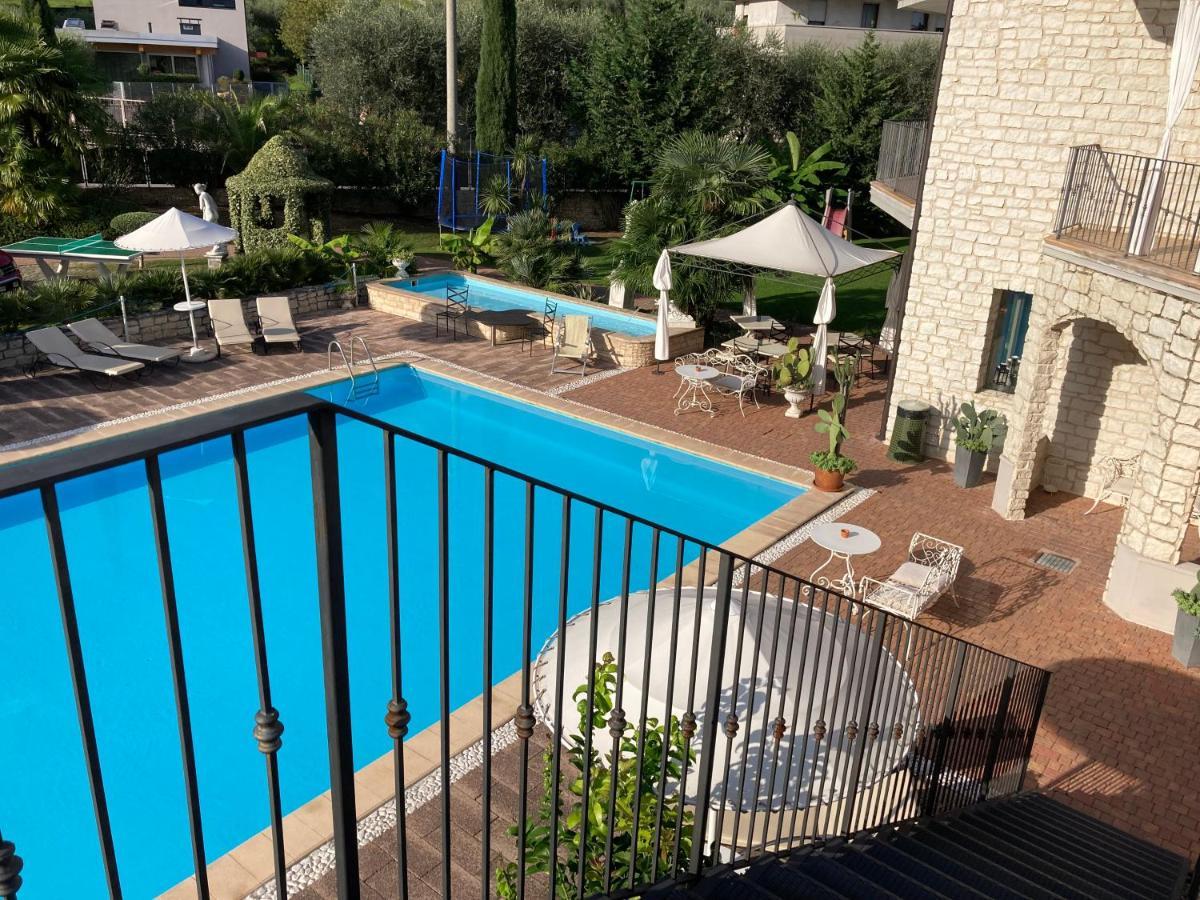リーヴァ・デル・ガルダ Residenza Le Due Torriアパートホテル エクステリア 写真