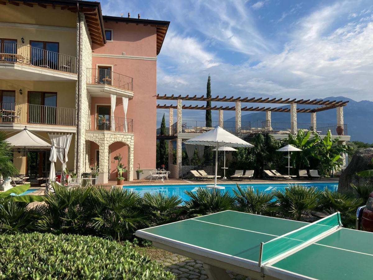 リーヴァ・デル・ガルダ Residenza Le Due Torriアパートホテル エクステリア 写真