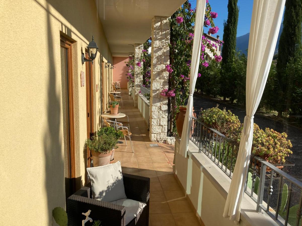 リーヴァ・デル・ガルダ Residenza Le Due Torriアパートホテル エクステリア 写真