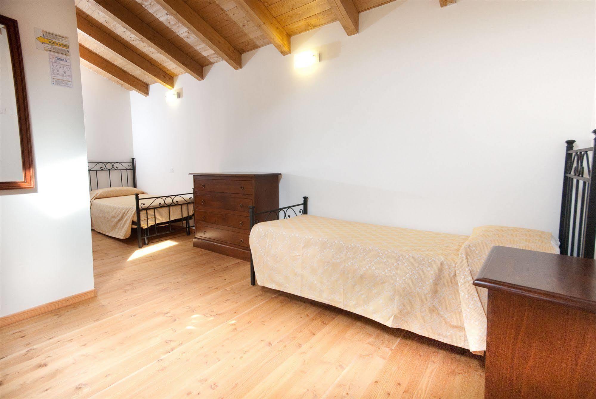 リーヴァ・デル・ガルダ Residenza Le Due Torriアパートホテル エクステリア 写真